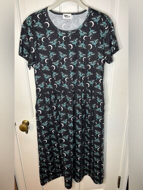 Em & Sprout Luna Moth Moon Midi Short Sleeve Dress Women’s Large Pockets